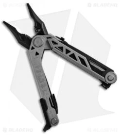 Gerber Center-Drive Multi-Tool W/ Bit Set & Belt Sheath 30-001194 -Blade HQ Gerber Center Drive Multi Tool Black Belt Sheath 30 001193 BHQ 67412 jr closed