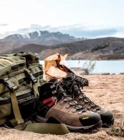 Wasatch Outdoors 64" Paracord Survival Laces W/Tinder & Fishing Line (OD Green) 3 Wasatch Outdoors 64" Paracord Survival Laces W/Tinder & Fishing Line (OD Green) -Blade HQ wasatch outdoors survival lace mountains cm 1